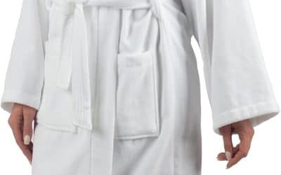 Test du peignoir à capuche Stacy en coton éponge par alpine swiss : séchage rapide et super absorbant