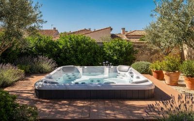 Installation d’un spa 4 places gris et blanc à Nîmes et Alès dans le Gard