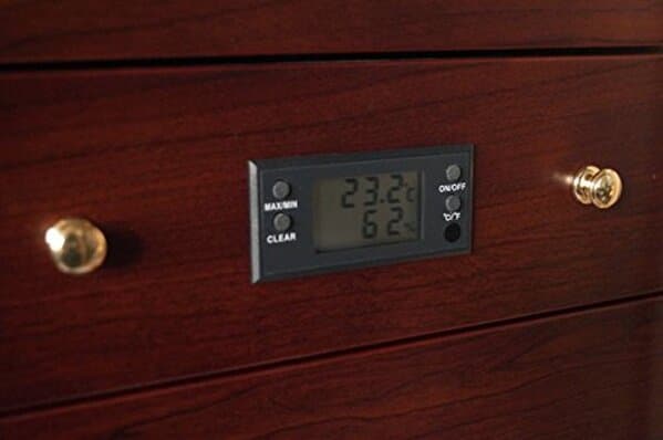 Découvrez notre test de l'armoire humidor Germanus Viadrus avec hygromètre : analyse complète pour un choix éclairé et préserver la qualité de vos cigares