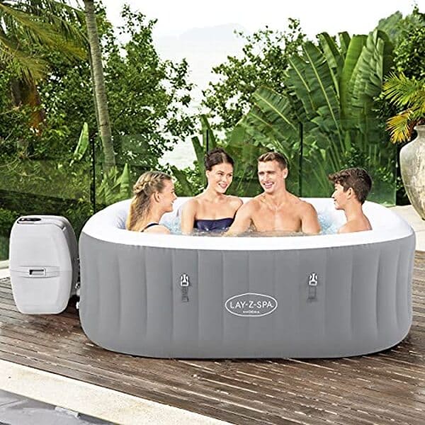 Découvrez notre test complet du jacuzzi Bestway Lay-Z-Spa Madeira AirJet 180 cm pour une détente optimale chez soi. Séance de bien-être assurée grâce à ses bulles apaisantes et son design carré spacieux.