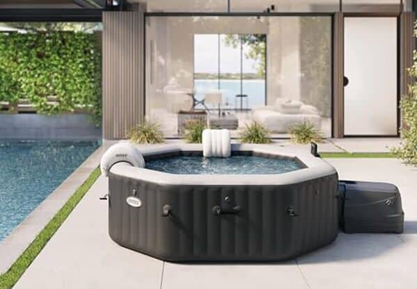 Découvrez notre test complet du spa Intex Pure Spa Carbone 6 places : performance, installation, entretien et avis utilisateur pour bien choisir votre spa.