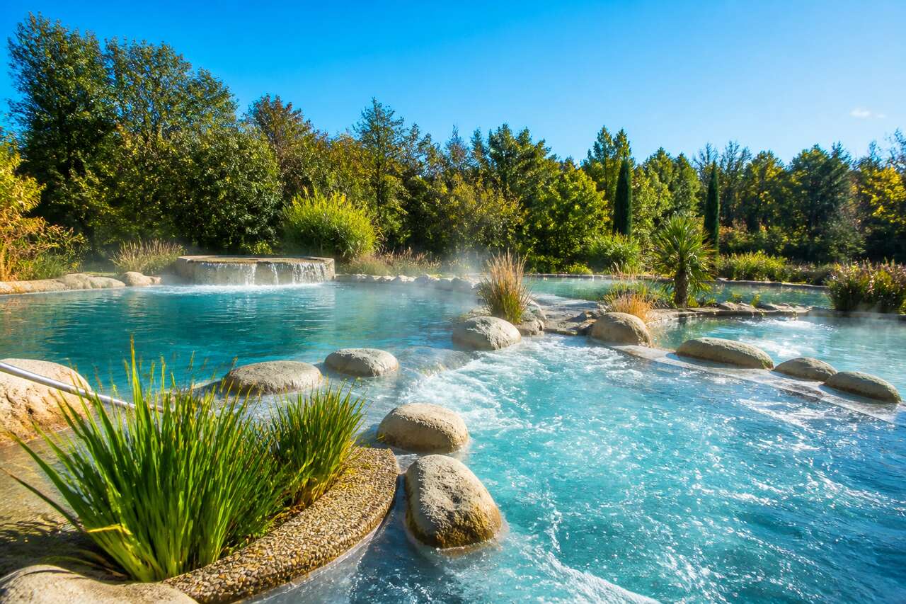 Sources d'eau thermale à Casteljaloux : bienfaits et spécificités